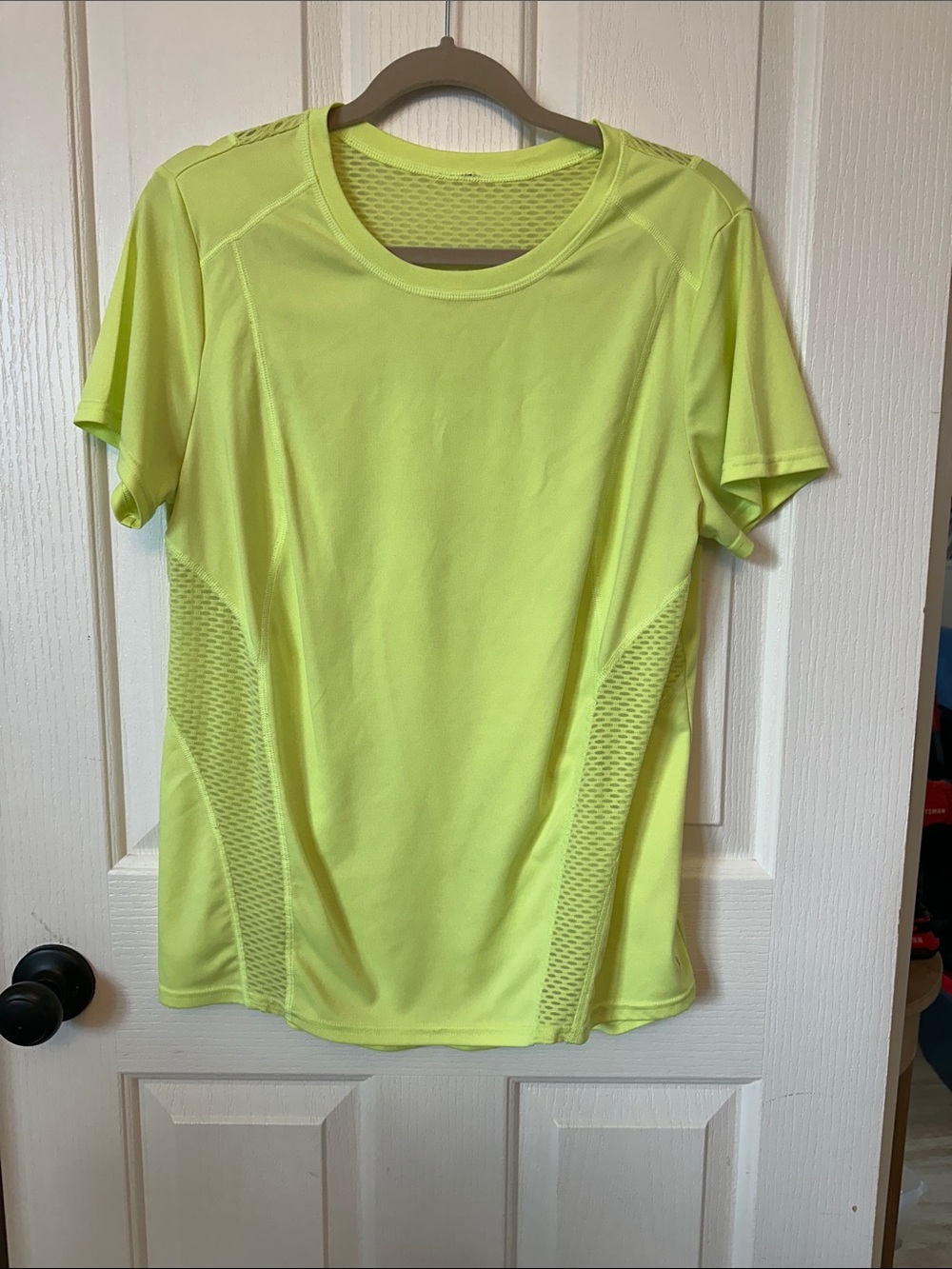 🧡 Danskin Neon Yellow Short Sleeve Athletic Tee 🧡 - Picture 2 of 6